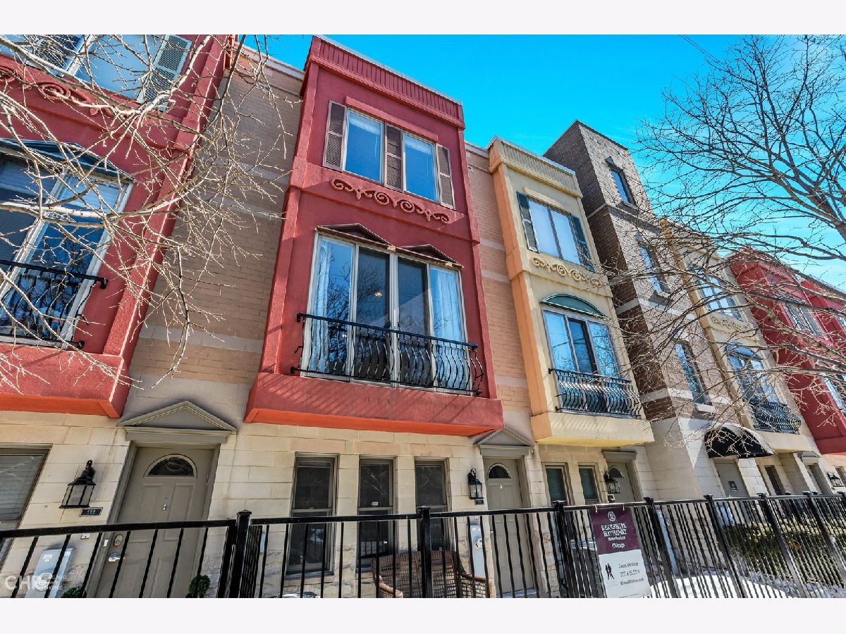 Townhomes Sold Via Como Due Chicago Illinois, 527 Peoria