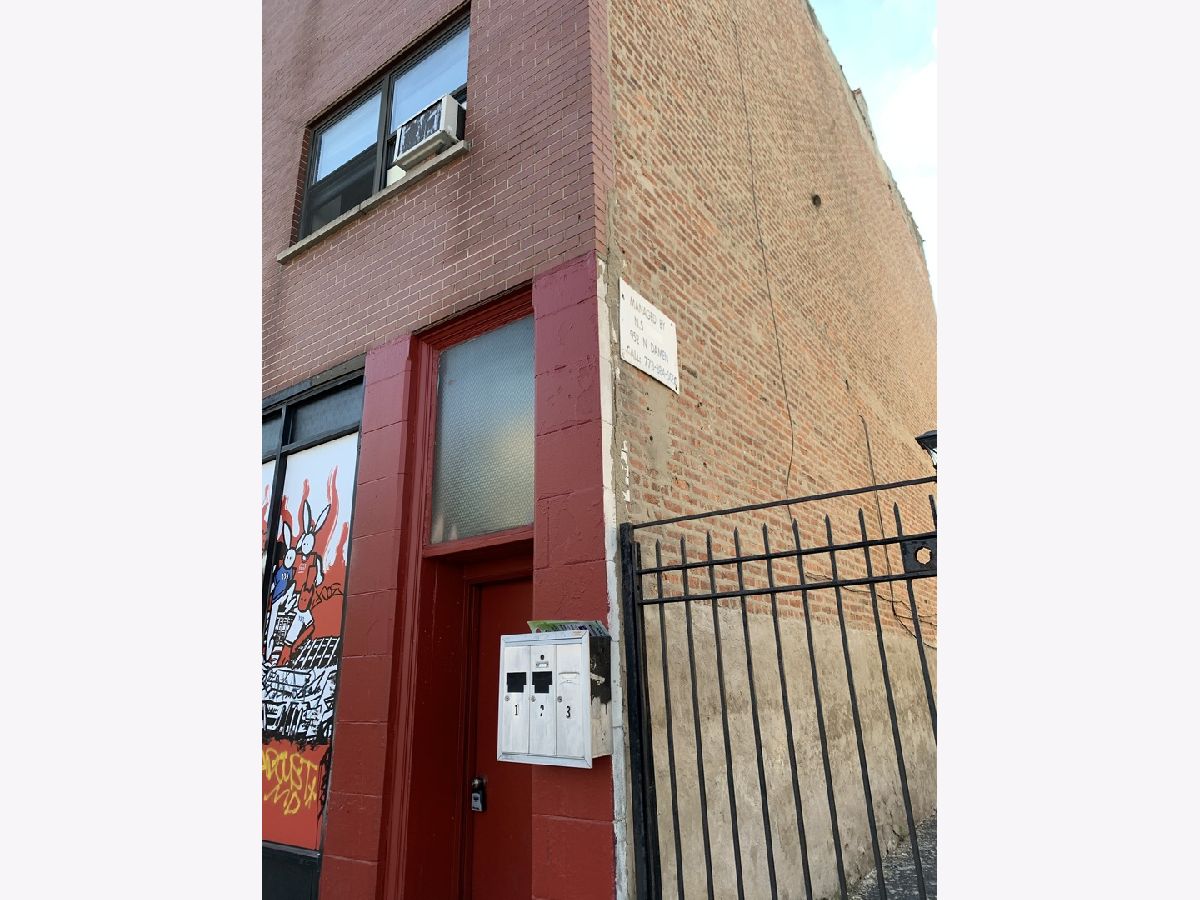 Condominiums & Homes Rented East Ukrainian Village Chicago Illinois, 952 Damen