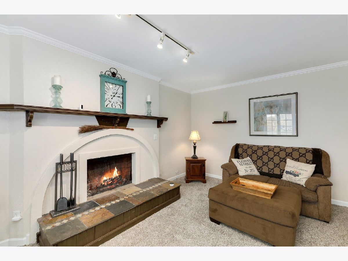 Homes & Condos & Townhomes Sold Country Aire Elgin Illinois, 1190 Royal