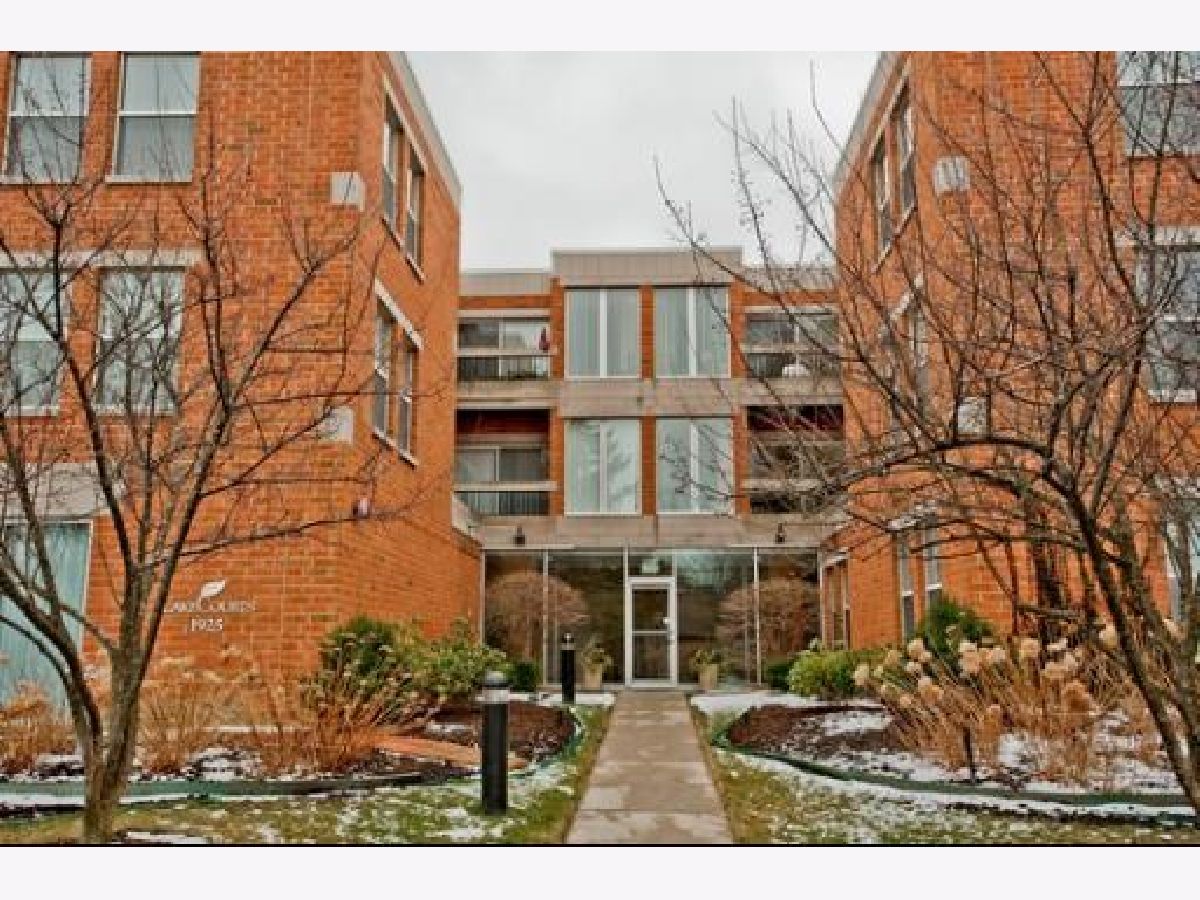 Condominiums Sold Lake Courts Wilmette Illinois, 1925 Lake