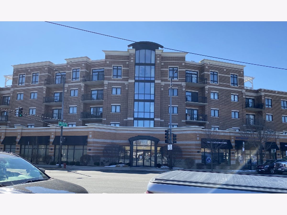 Condominiums Sold Lincoln Crossing Chicago Illinois, 5588 Lincoln