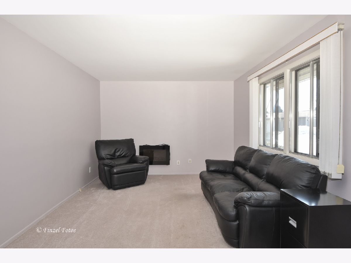 819 Royal Drive, Mchenry, Illinois 60050 MLS 11010039 WinterCohen