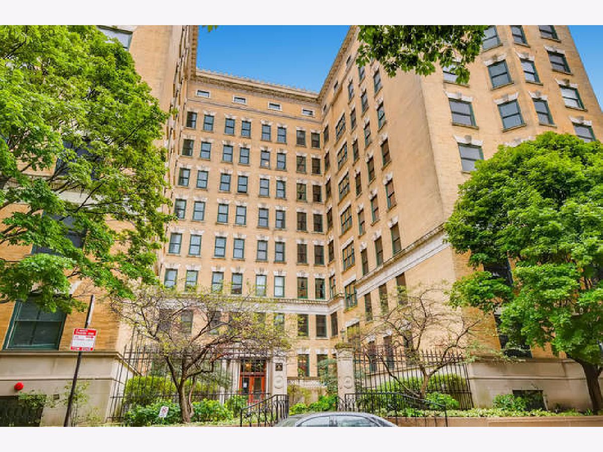 Condominiums Sold Commodore Chicago Illinois, 559 Surf