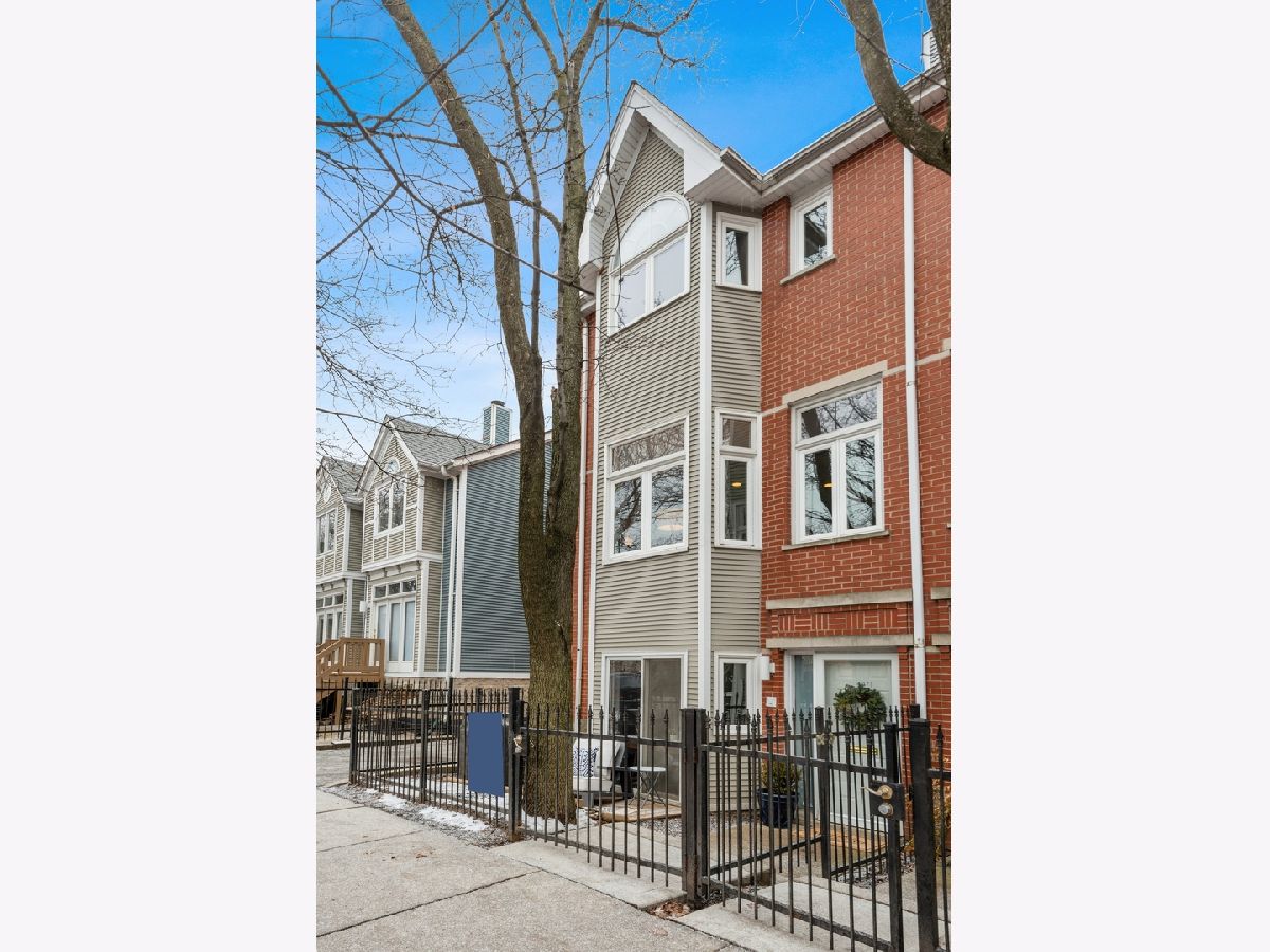 Townhomes Sold Wrightwood Court Chicago Illinois, 1447 Wrightwood