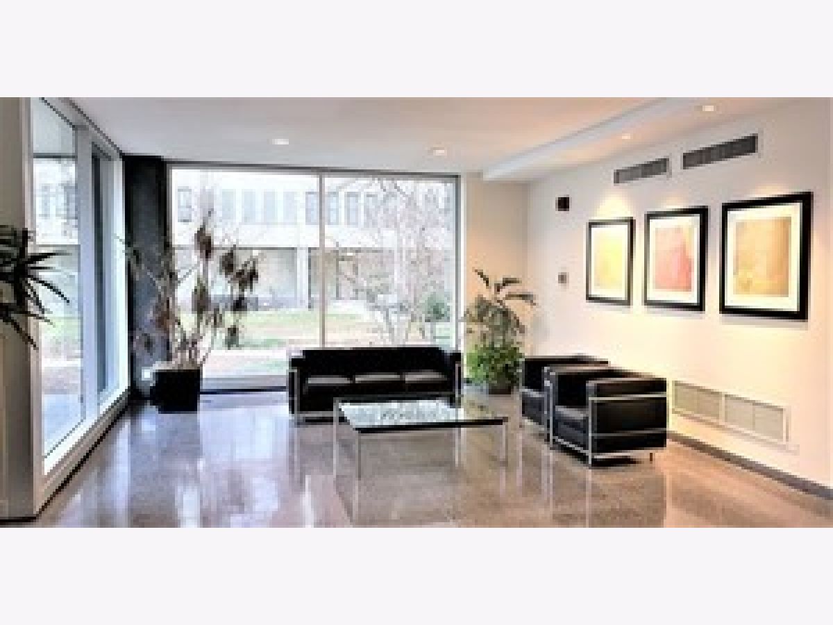 Condominiums Rented Lakeview Station Chicago Illinois, 3430 Lake Shore