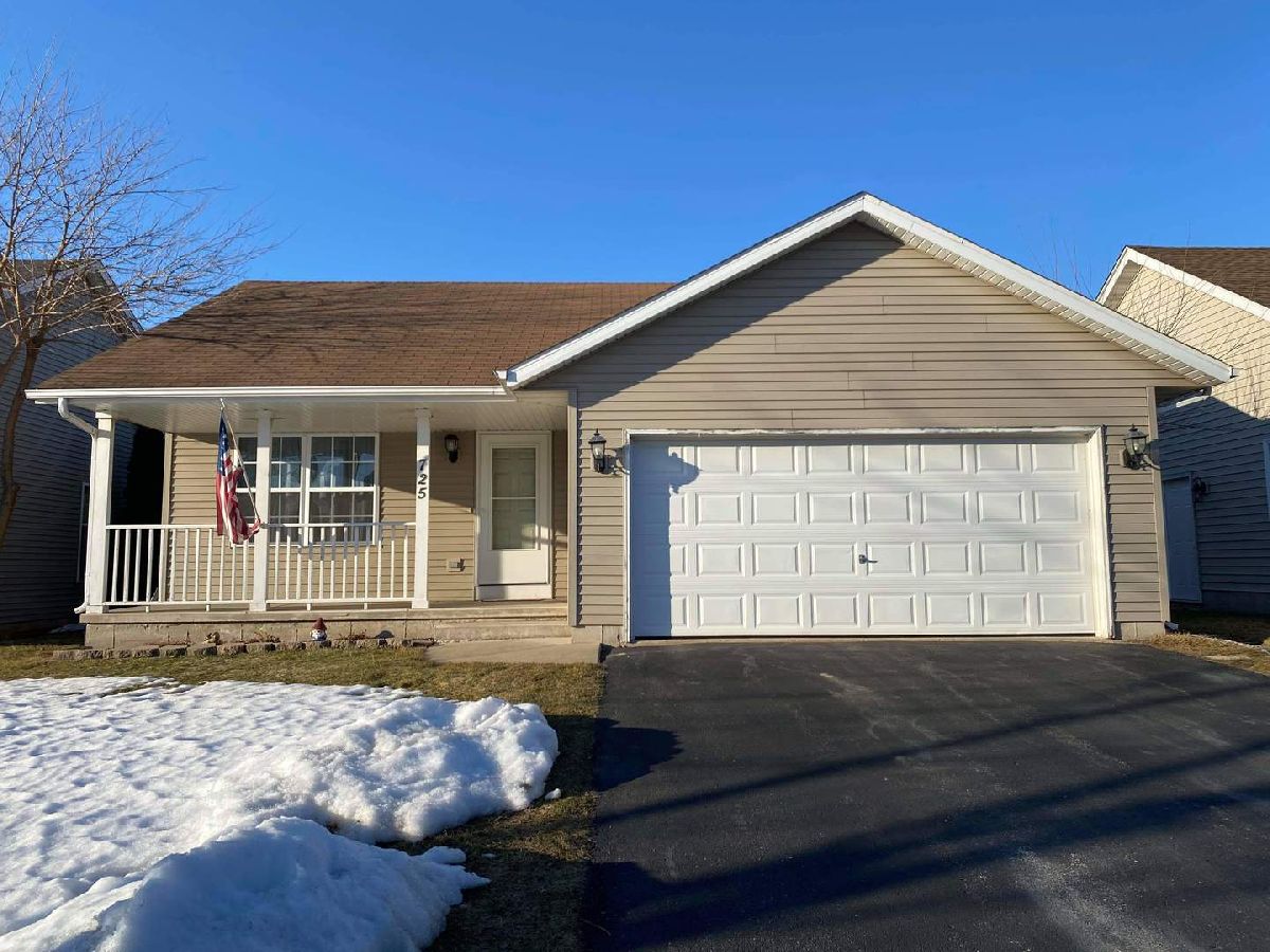 Homes & Condos & Townhomes Rented Willow Glen Genoa Illinois, 725 Hawthorne