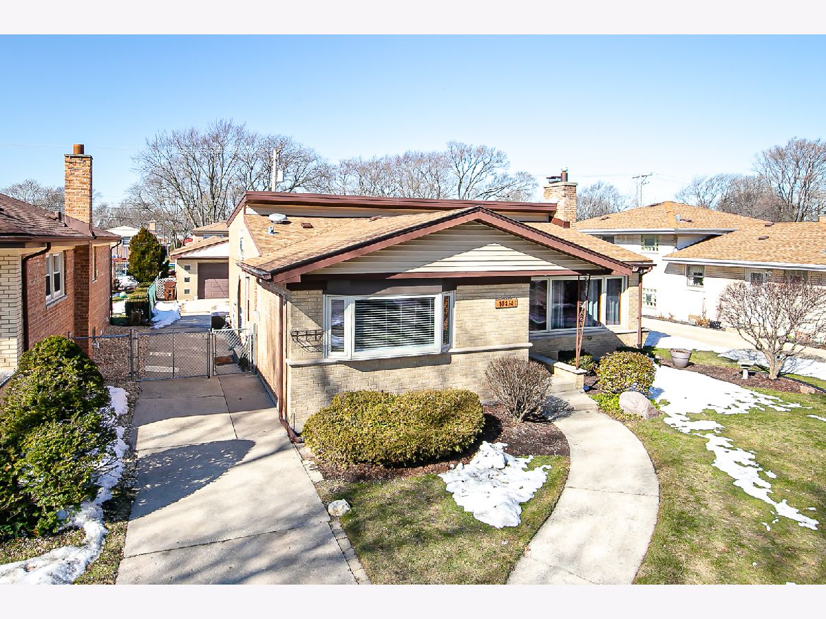 Homes & Condominiums Sold Longwood Acres Oak Lawn Illinois, 10434 Kedvale