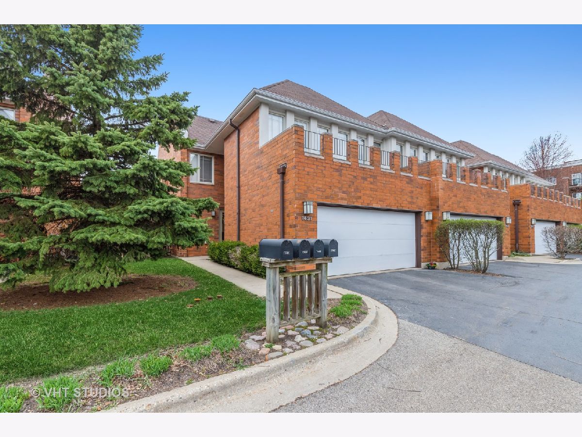 Townhomes Sold Prairie View Libertyville Illinois, 1431 Milwaukee
