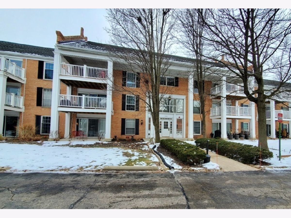 Condominiums Rented Three Fountains On The Lake Rolling Meadows Illinois, 5500 Carriageway