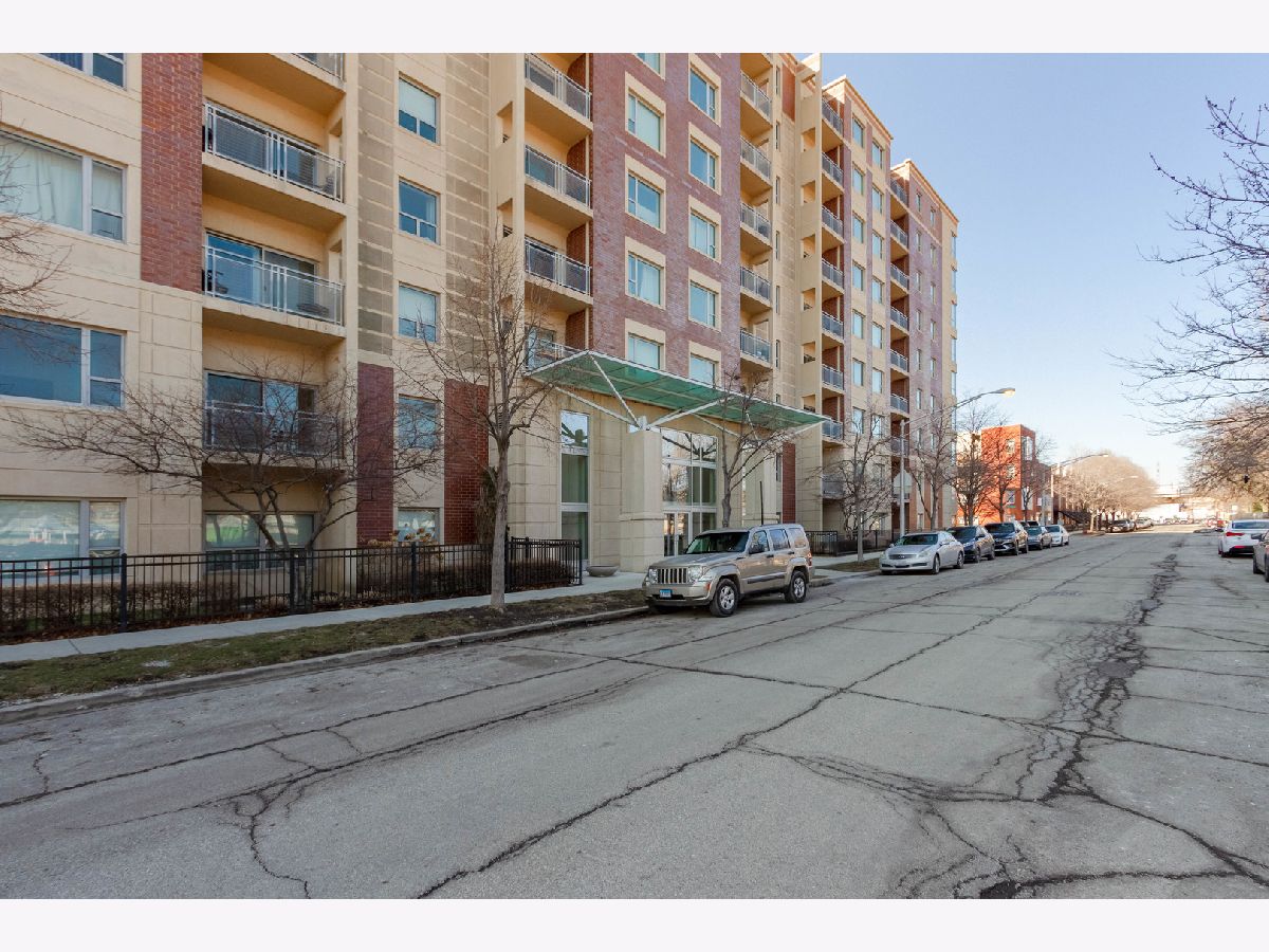 Condominiums Rented Westhaven Park Chicago Illinois, 100 Hermitage