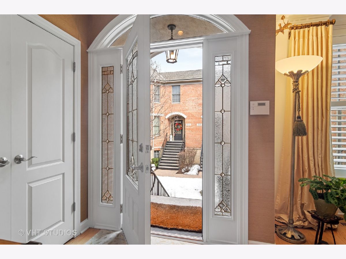 Townhomes Sold Glenwick Courte Glenview Illinois, 1721 Dewes