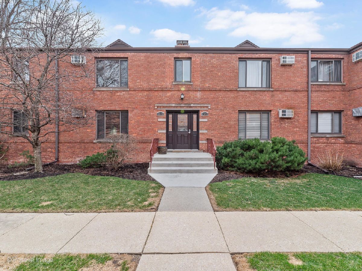 Condominiums Sold Vincent Courts River Forest Illinois, 1540 Ashland