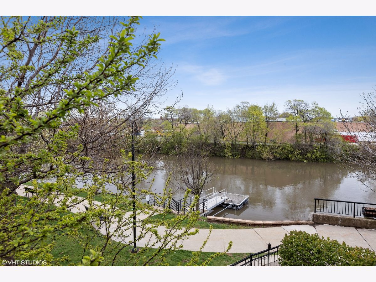 Townhomes & Condos Sold Riverwalk Townhomes Chicago Illinois, 2344 Oakdale