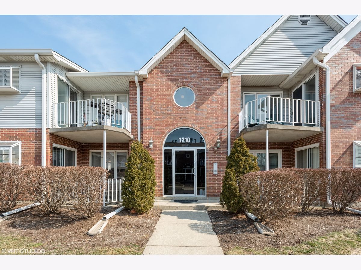 Homes & Condos & Townhomes Sold Hawthorne Square Naperville Illinois, 1210 Chalet