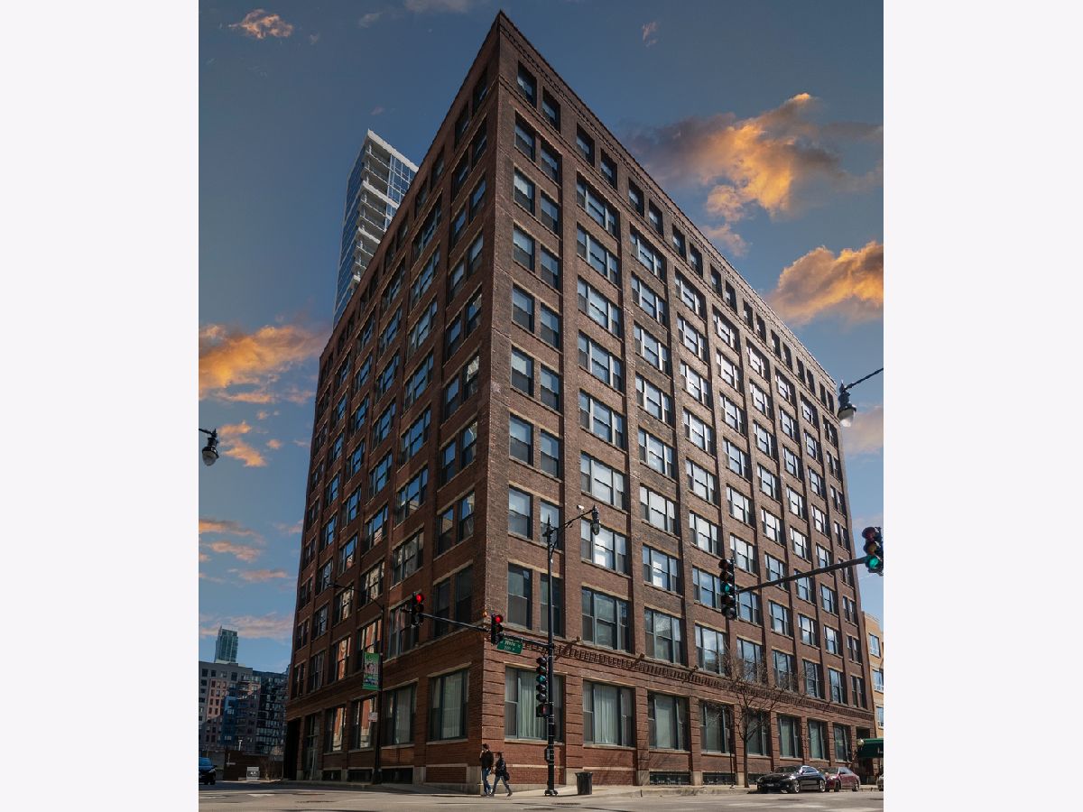 Condominiums Sold Paper Place Lofts Chicago Illinois, 801 Wells