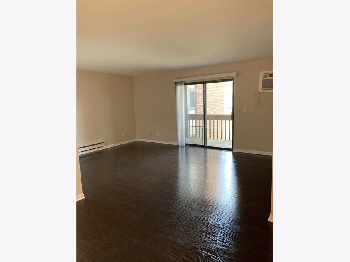 Condos & Townhomes Sold Crystal Chateau Crystal Lake Illinois, 423 Berkshire