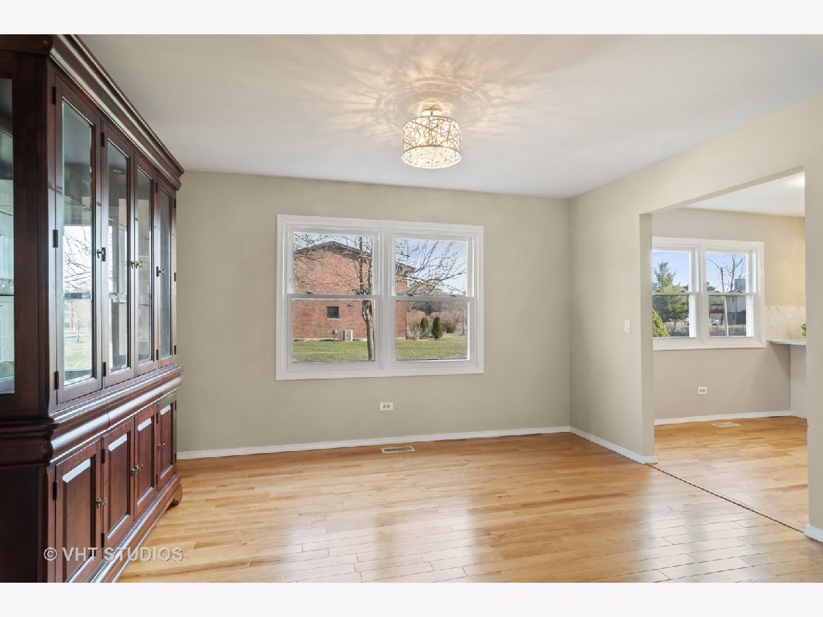 Townhomes & Condos & Homes Sold Knollwood Lake Zurich Illinois, 1060 Dogwood