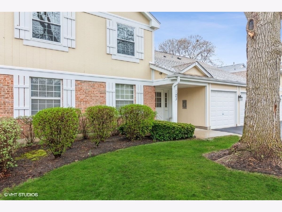 Lexington Lane Schaumburg IL, Condominiums & Homes For Sale & For Rent