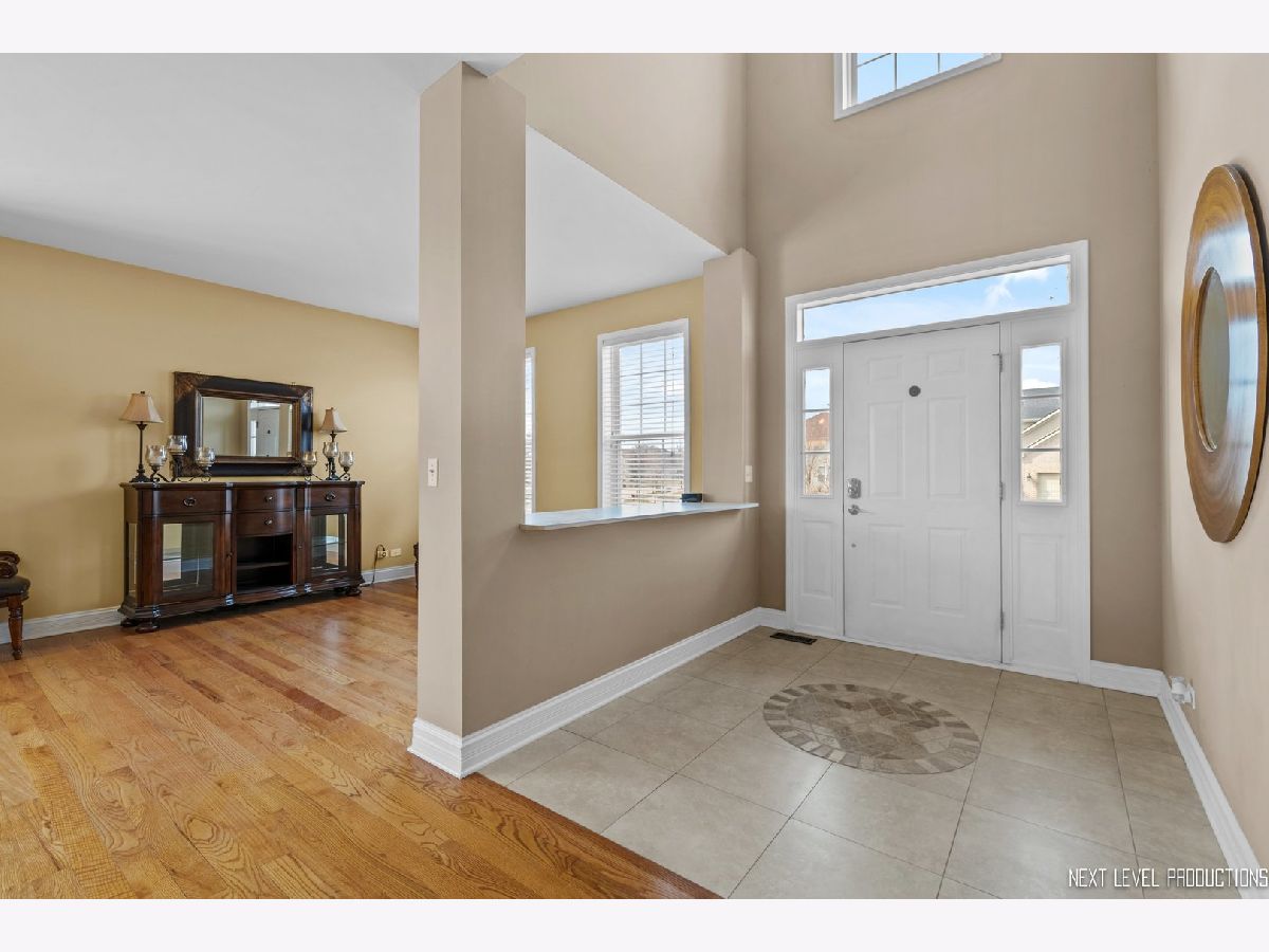 Homes & Townhomes & Condos Rented Woodland Hills Bartlett Illinois, 1573 Southgate