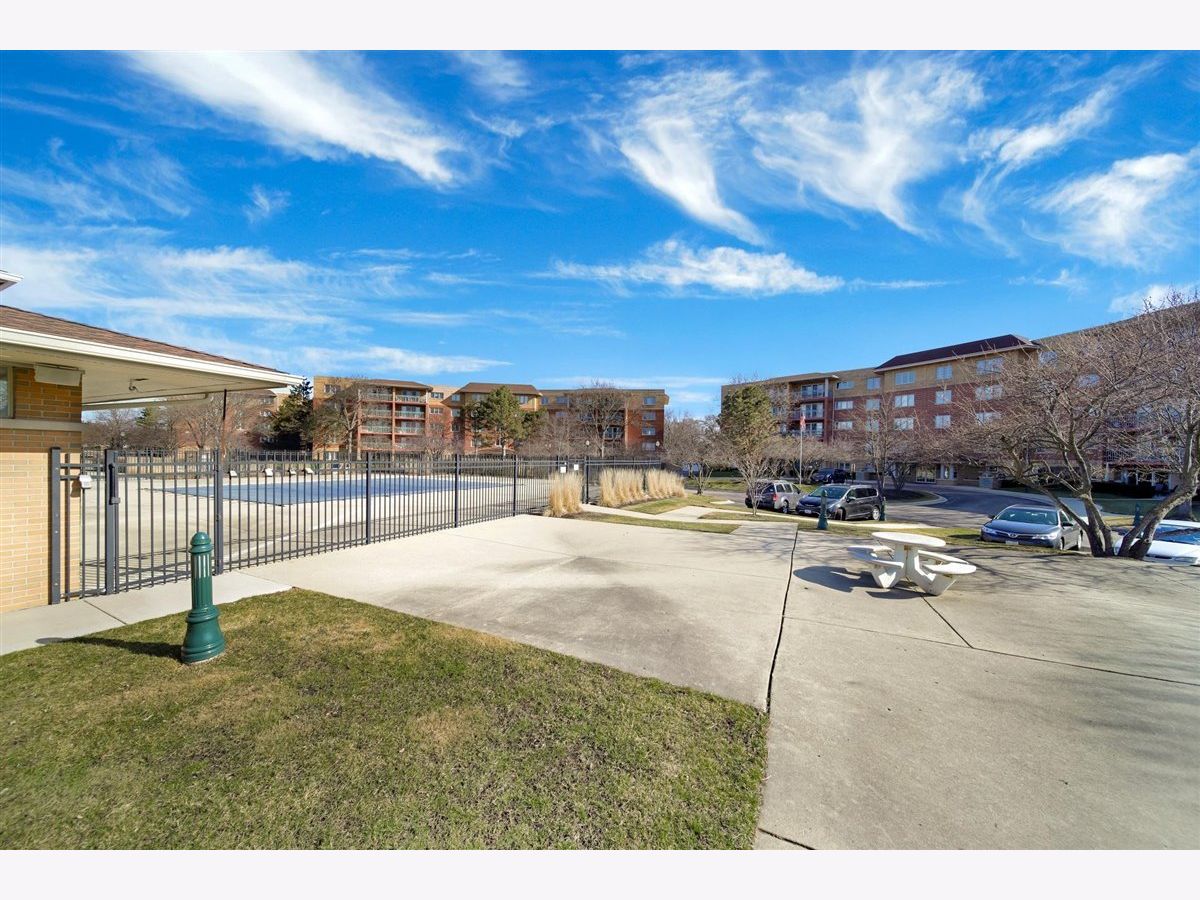 720 Creekside Drive, Mount Prospect, Illinois 60056 MLS 11020306 WinterCohen