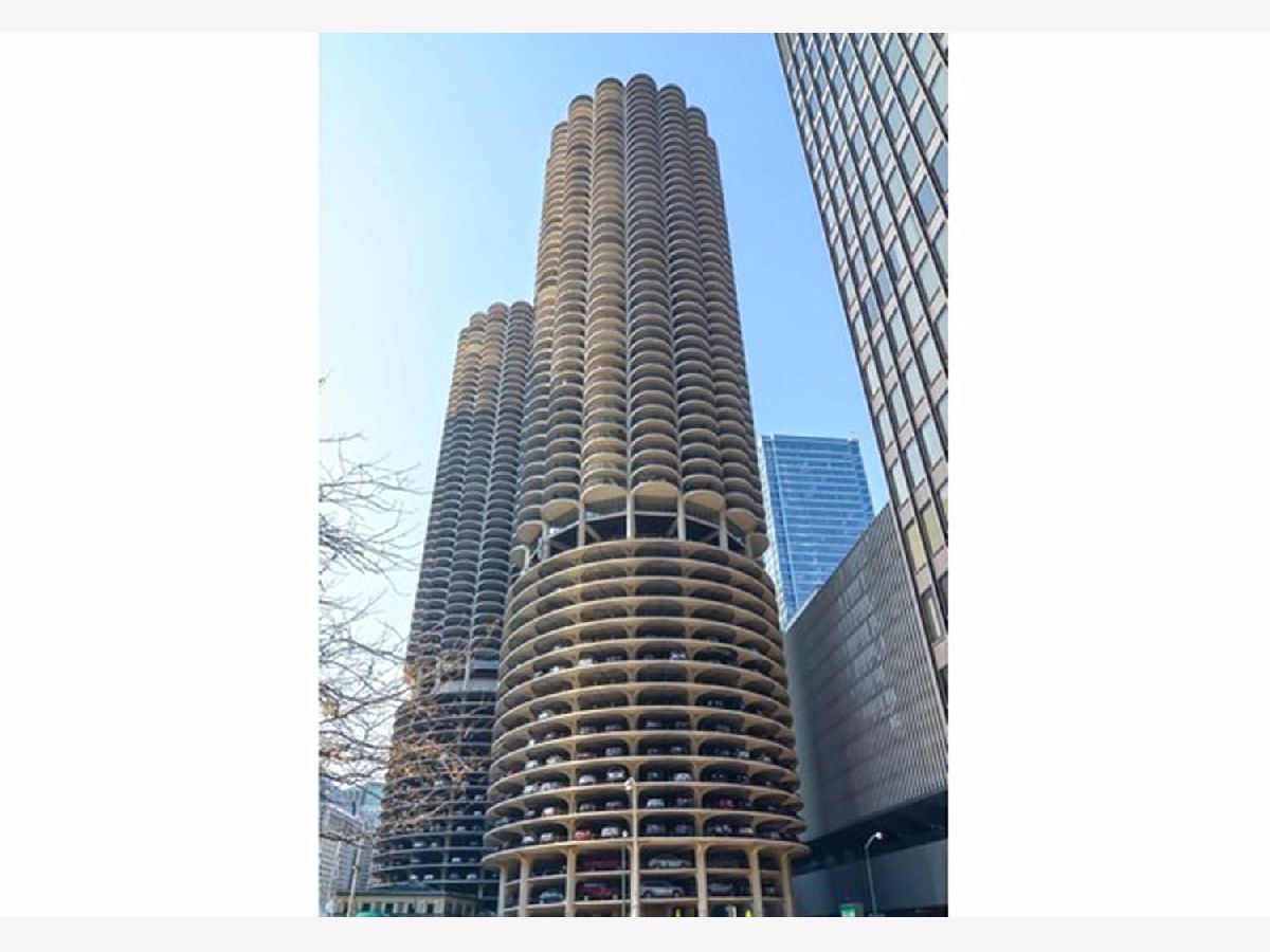 Condominiums Rented Marina City Chicago Illinois, 300 State