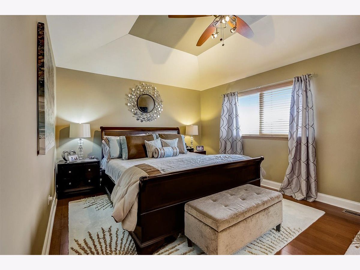 Homes & Townhomes Sold Greenfield Richton Park Illinois, 5243 Deana