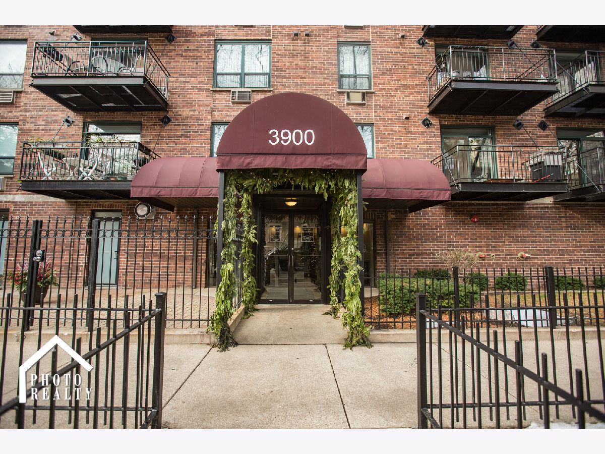 Condominiums Sold The Coronado Chicago Illinois, 3900 Pine Grove