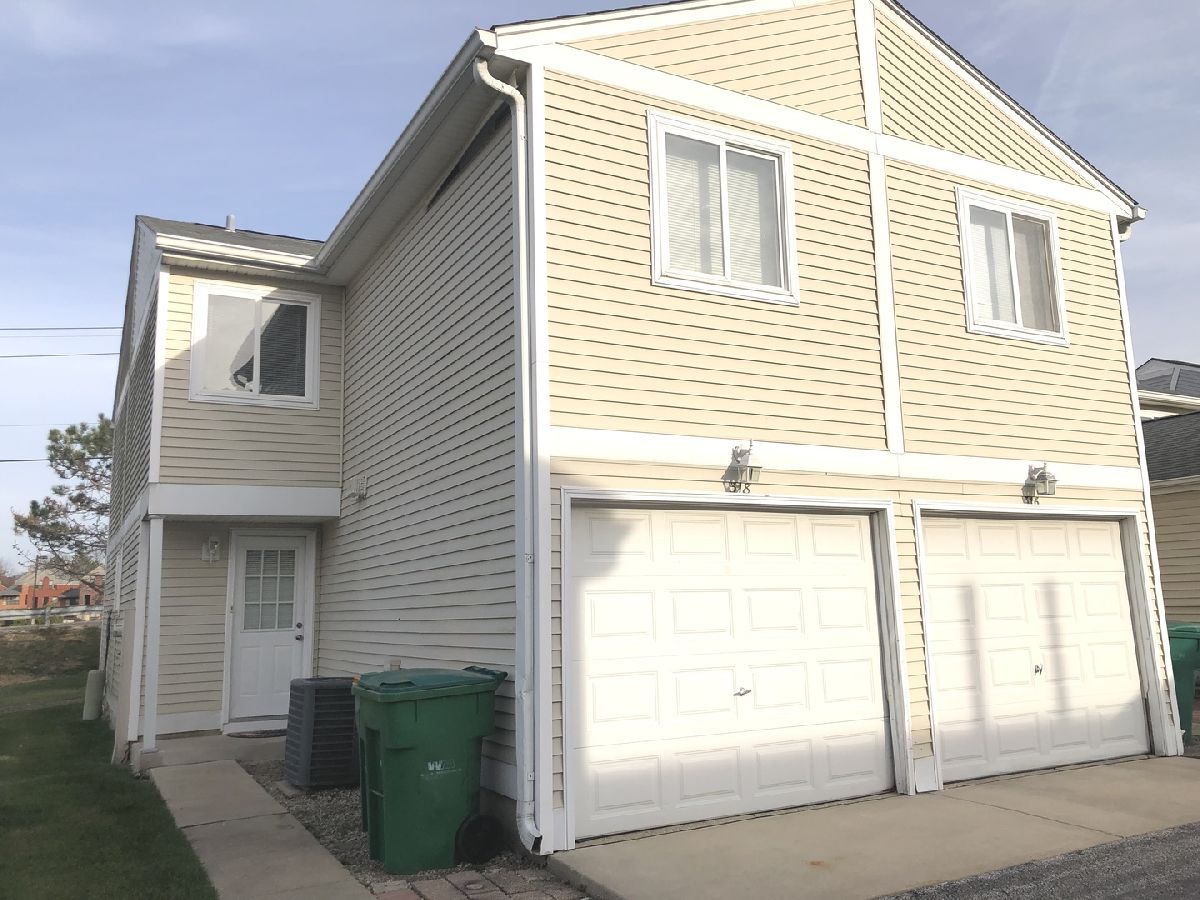 Townhomes & Condos Rented Meadow Green Round Lake Beach Illinois, 318 Meadow Green