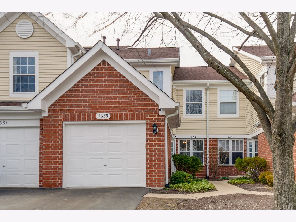Townhomes Sold Turnberry West Roselle Illinois, 1655 Thornfield