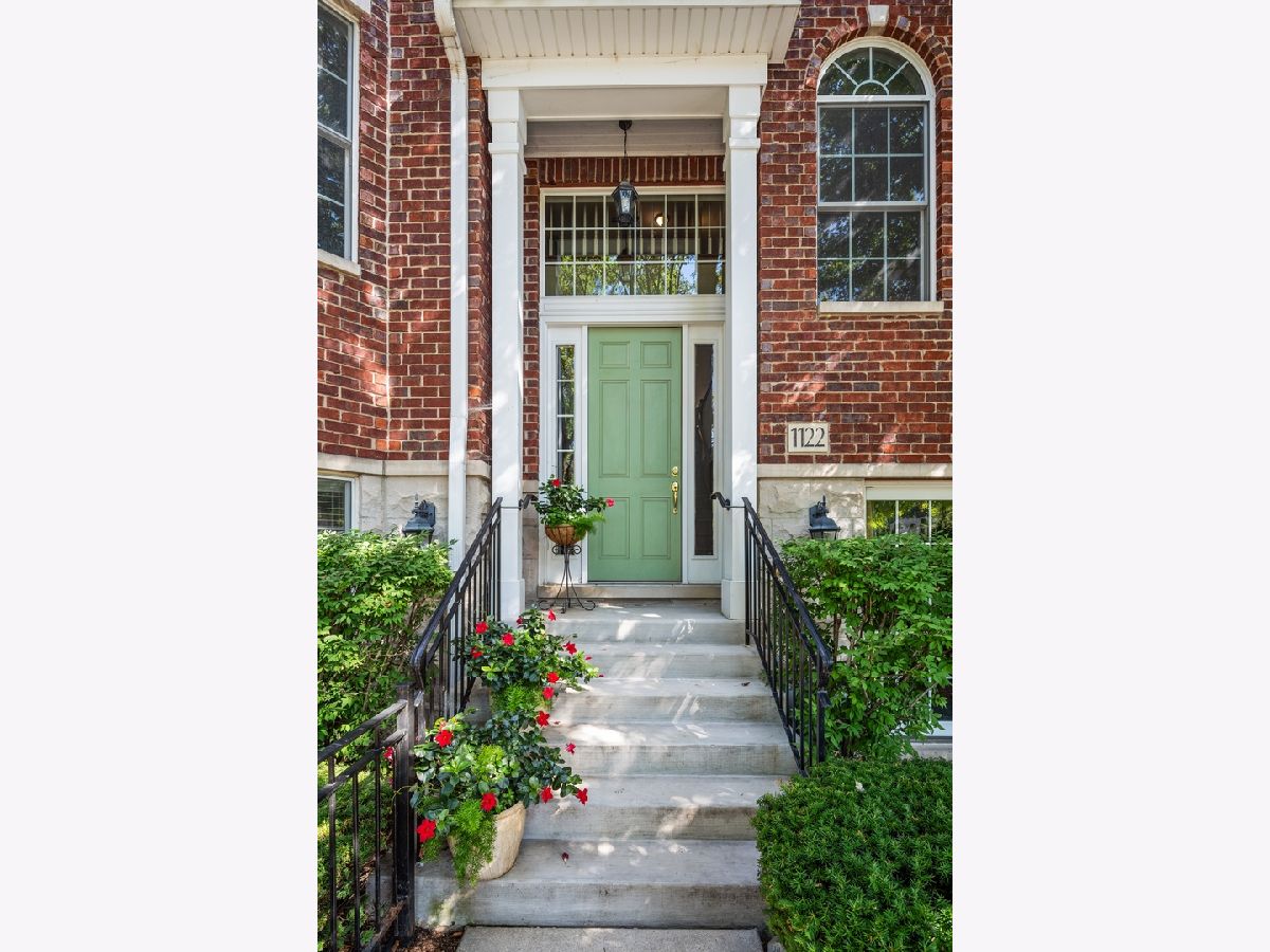Townhomes Sold Georgian Courts Downers Grove Illinois, 1122 Curtiss