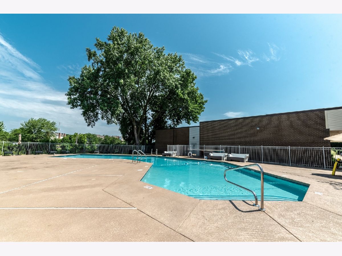Condominiums Sold The Xxi Schaumburg Illinois, 21 Kristin