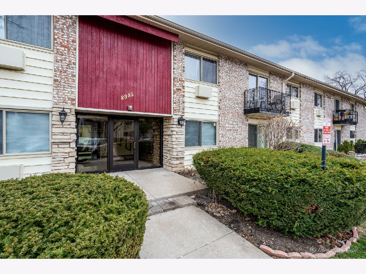 Condominiums Sold Ballard Court Des Plaines Illinois, 8995 Kennedy