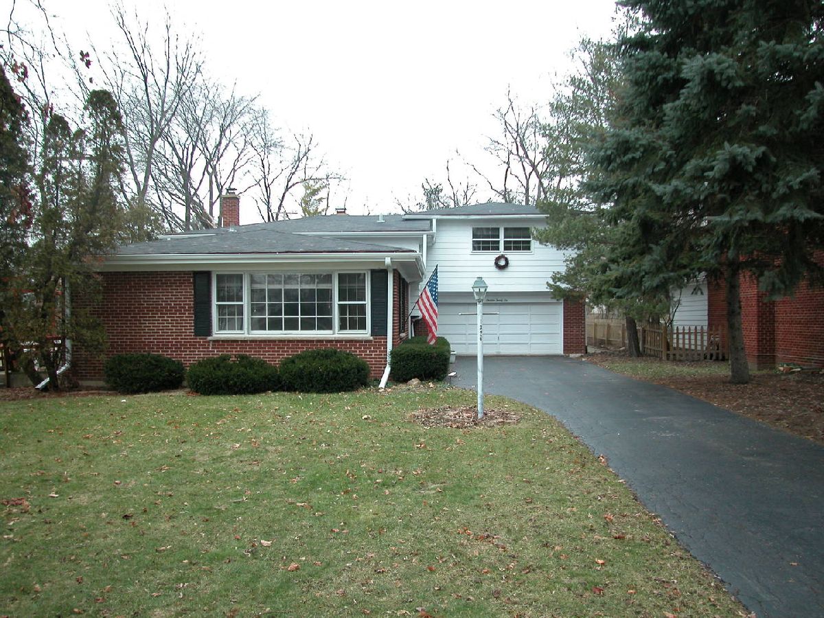 Homes Rented Woodland Park Deerfield Illinois, 1326 Meadow