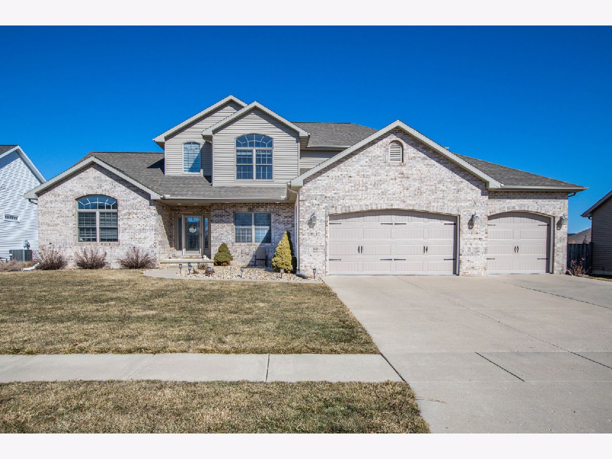 Homes & Condos & Townhomes Sold Eagle View South Bloomington Illinois, 3912 Baywood