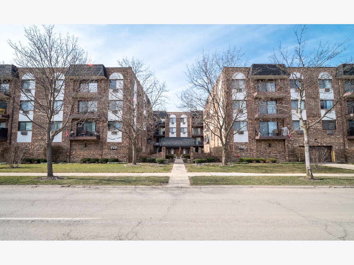 Condominiums Sold Carriage Walk Des Plaines Illinois, 722 Graceland