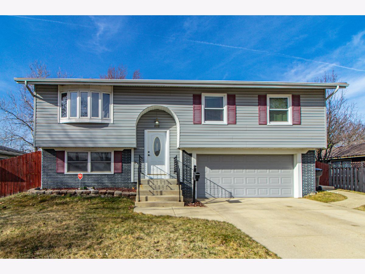 Homes Sold Hilltop Streamwood Illinois, 102 Patricia
