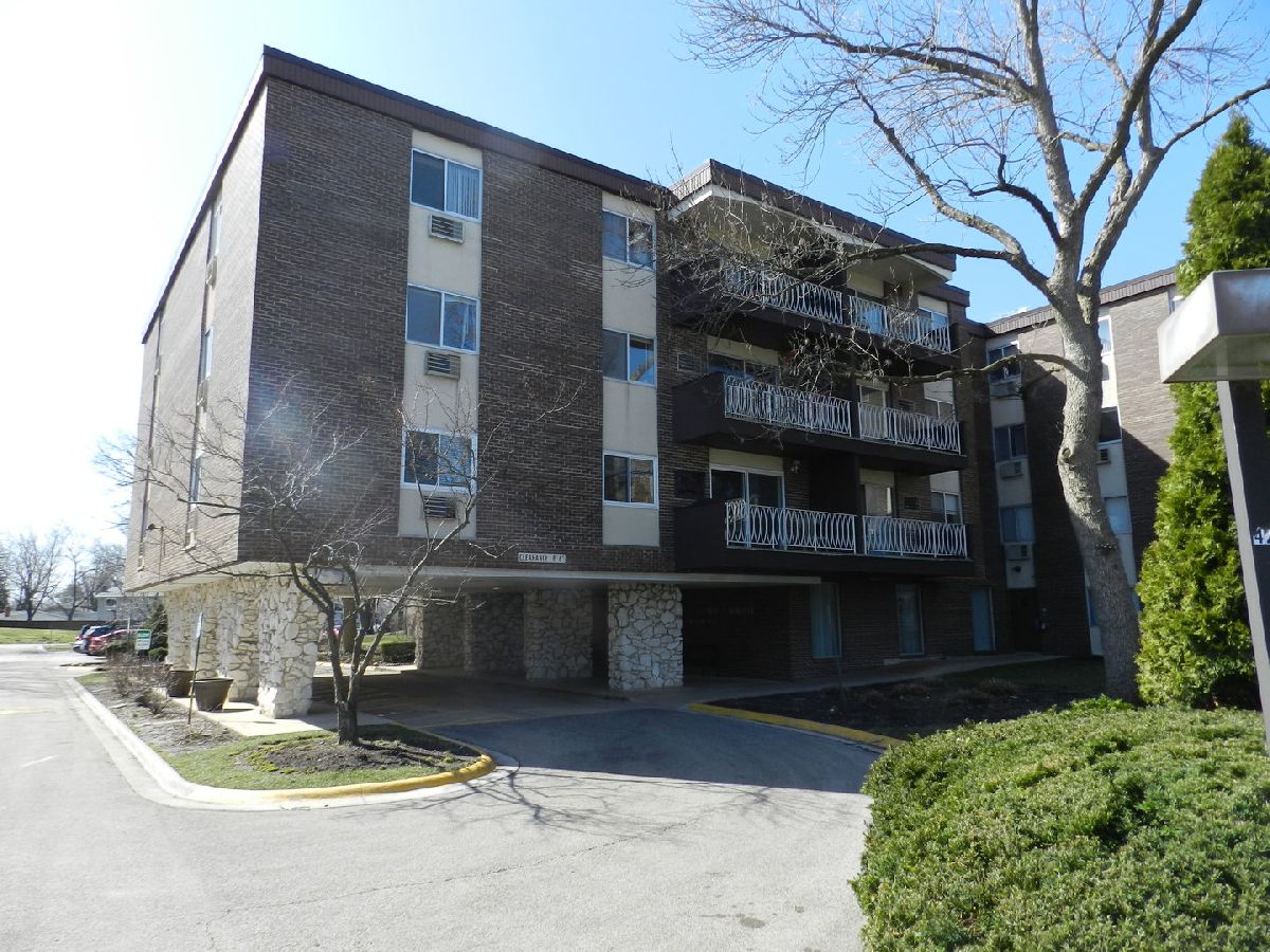 Condominiums Rented Point West Lombard Illinois, 1331 Finley