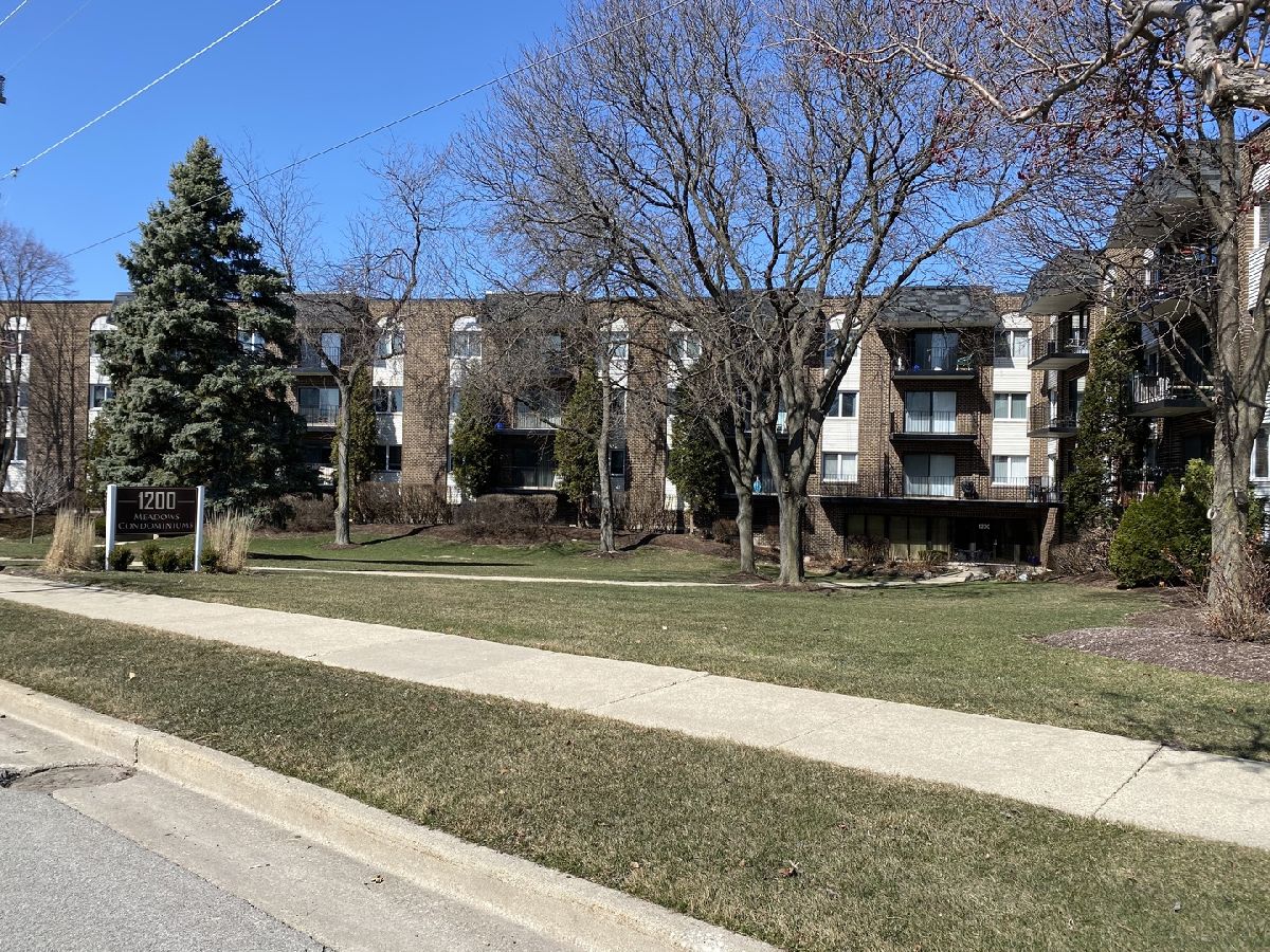 Condominiums Rented Meadows Mount Prospect Illinois, 1200 Northwest