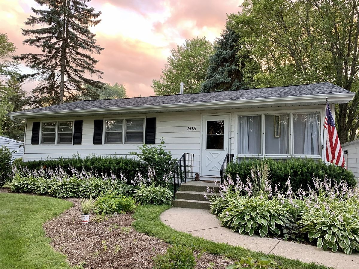 Homes Sold Batavia Highlands Batavia Illinois, 1415 Surrey
