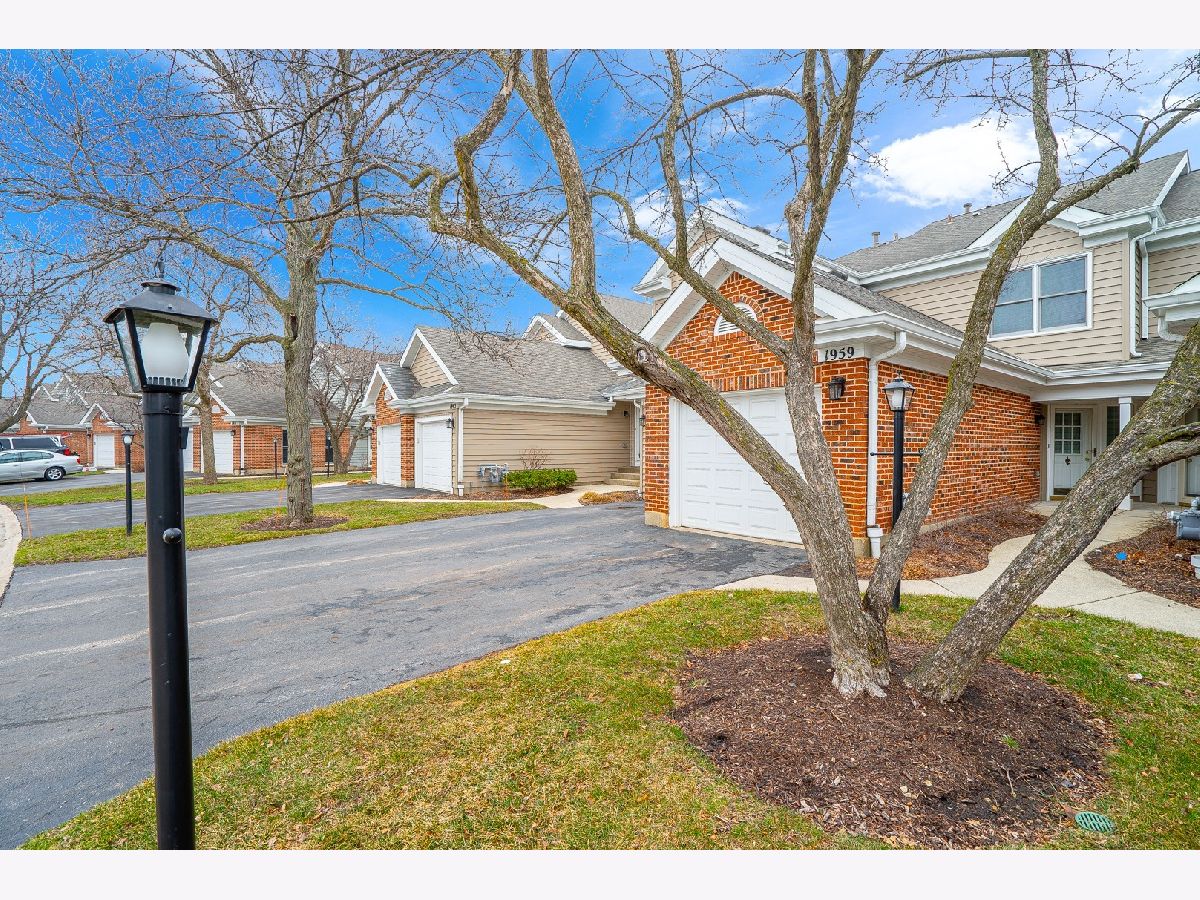 Townhomes & Condos & Homes Rented Lake Arlington Arlington Heights Illinois, 1959 Coldspring