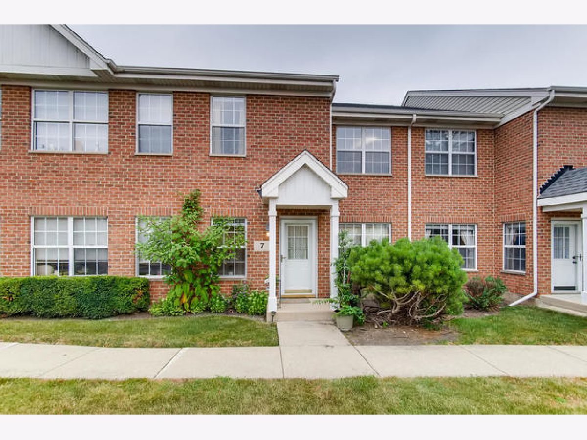 Townhomes Rented Astoria Place Elmhurst Illinois, 7 4 Seasons