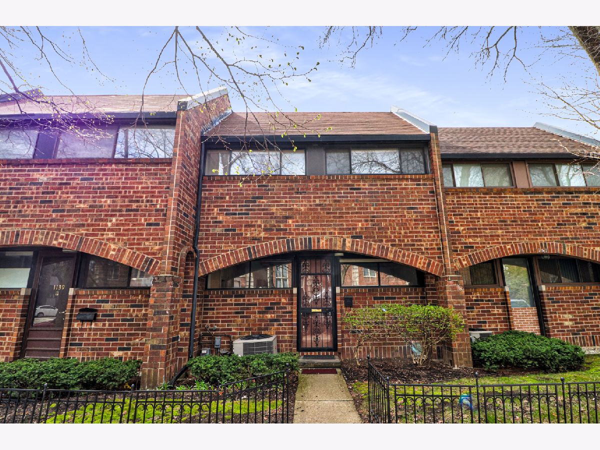 Townhomes Sold Garden Courts Chicago Illinois, 1145 Polk