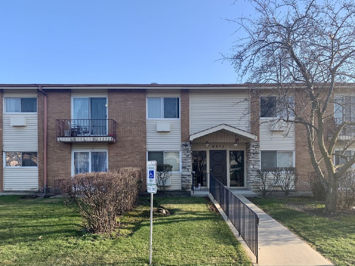 Courtland Square Des Plaines IL, Condominiums For Sale & For Rent