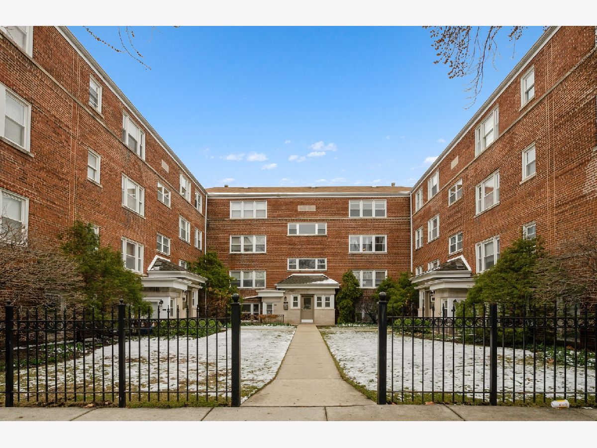 Condos & Townhomes Sold Berwyn Court Chicago Illinois, 2918 Berwyn