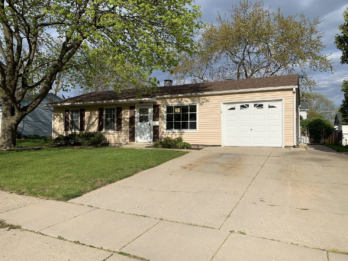 Homes & Townhomes Rented Woodland Heights Streamwood Illinois, 423 Cedarcrest