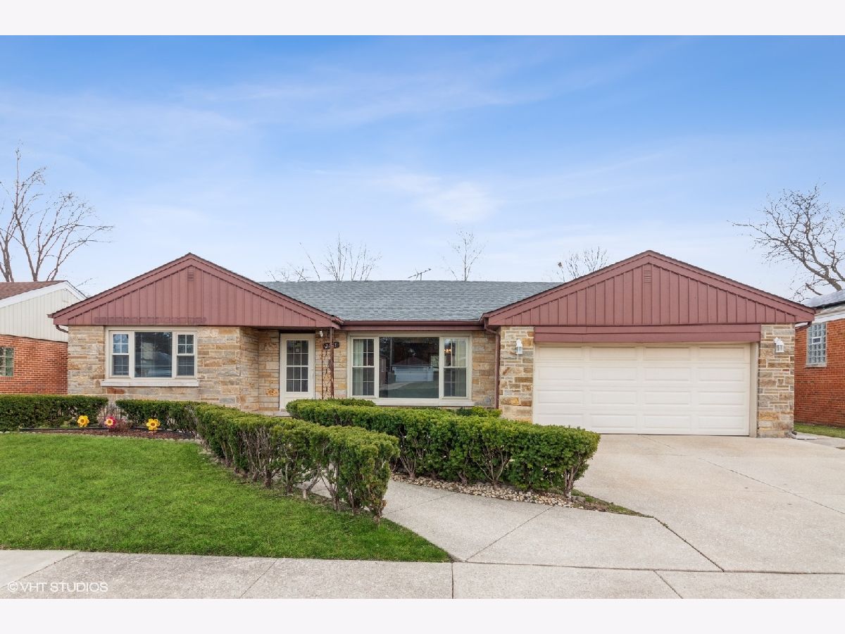 Homes Sold Nixon Westchester Illinois, 2123 Hull