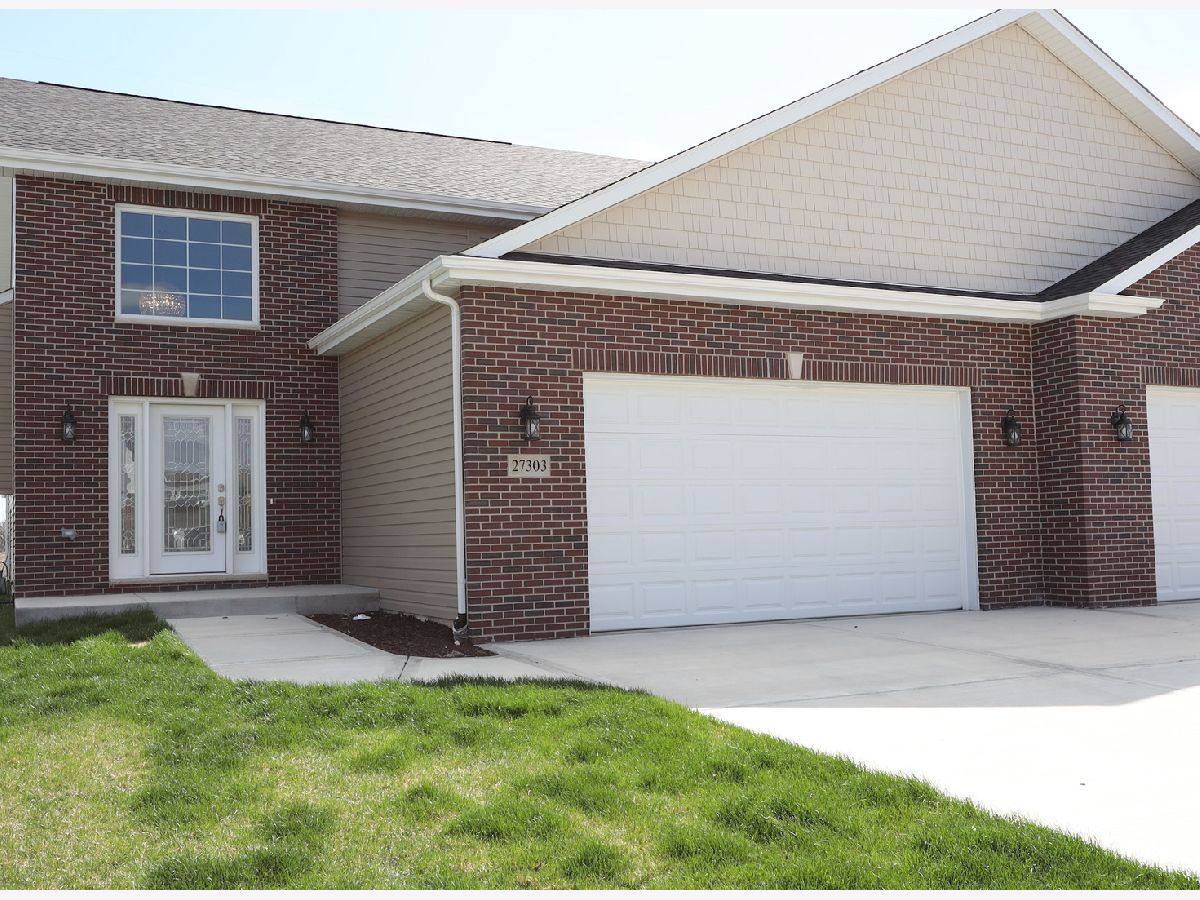 Homes & Condos & Townhomes Sold Woods Of Aux Sable Channahon Illinois, 27303 Deer Hollow