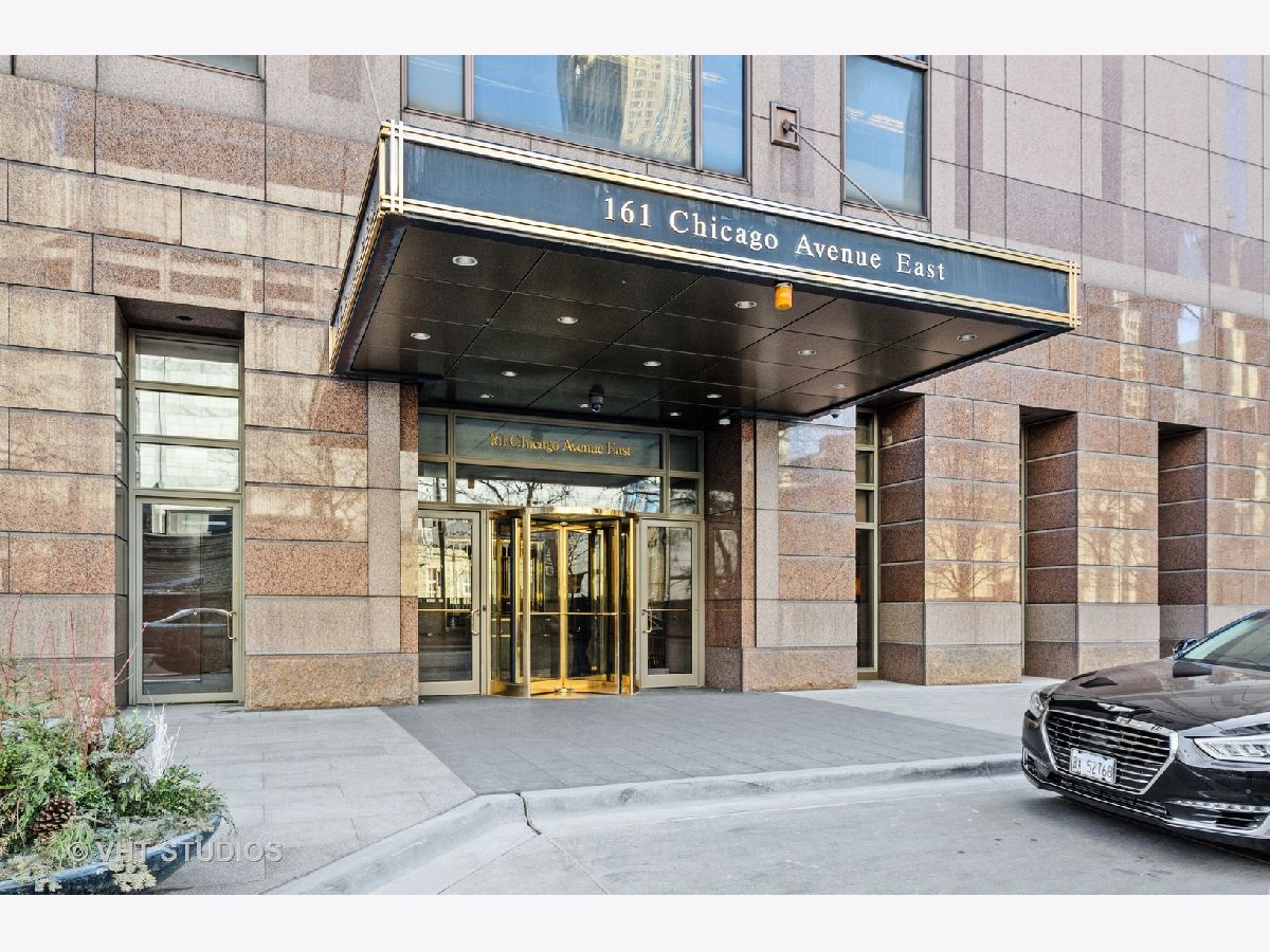 Condominiums Rented Olympia Centre Chicago Illinois, 161 Chicago