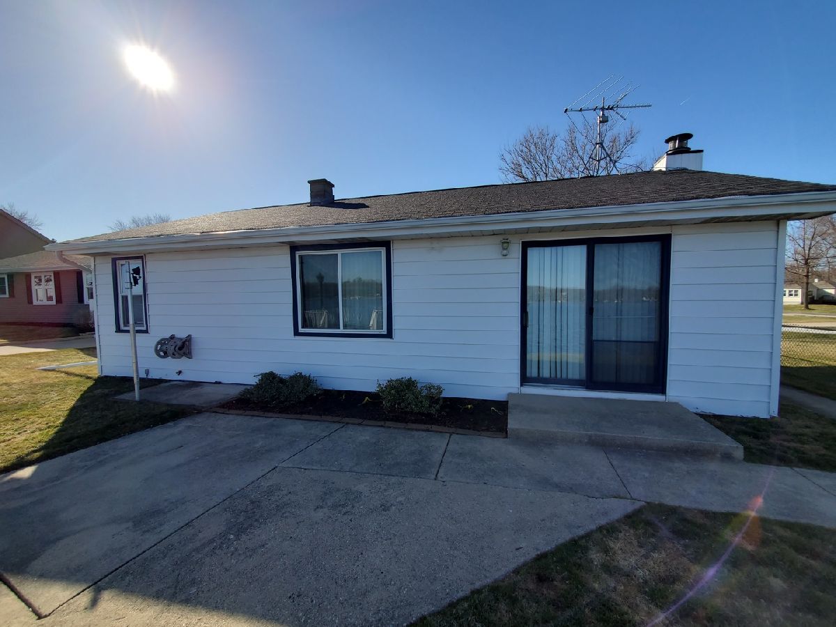 Homes Rented Highland Shores Wonder Lake Illinois, 3408 Lake Shore