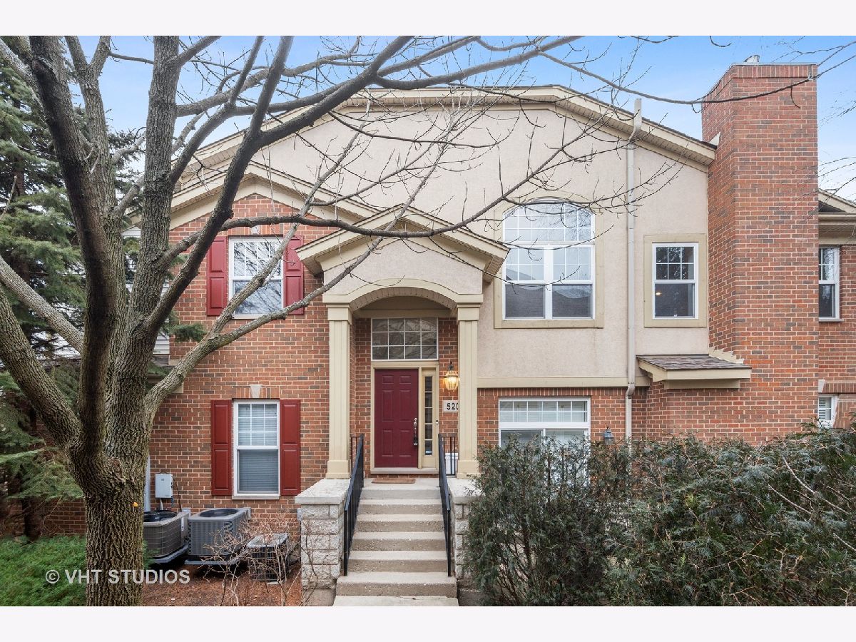 Condos & Townhomes Rented South Commons Deerfield Illinois, 520 South Commons